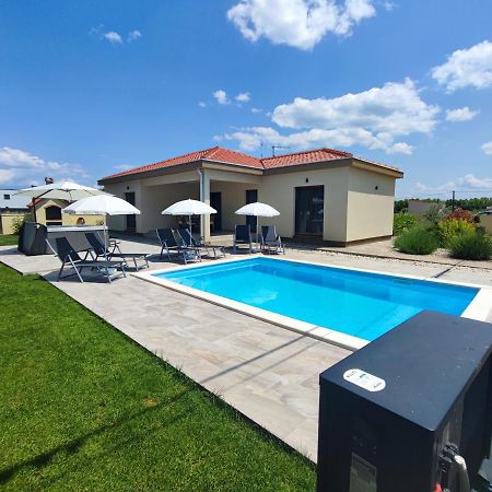 Villa Mattina, With Heated Pool And Jacuzzi Privlaka  Kültér fotó