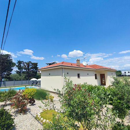 Villa Mattina, With Heated Pool And Jacuzzi Privlaka  Kültér fotó