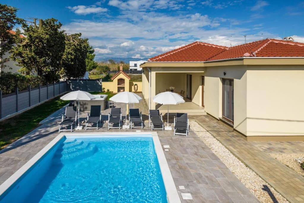 Villa Mattina, With Heated Pool And Jacuzzi Privlaka  Kültér fotó
