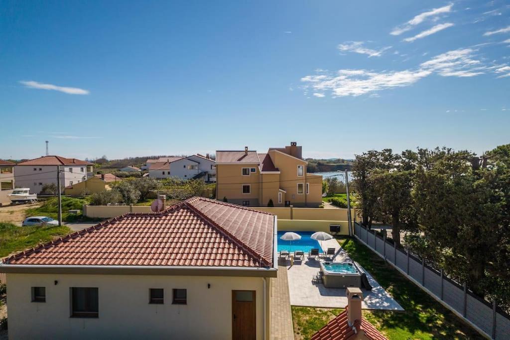 Villa Mattina, With Heated Pool And Jacuzzi Privlaka  Kültér fotó