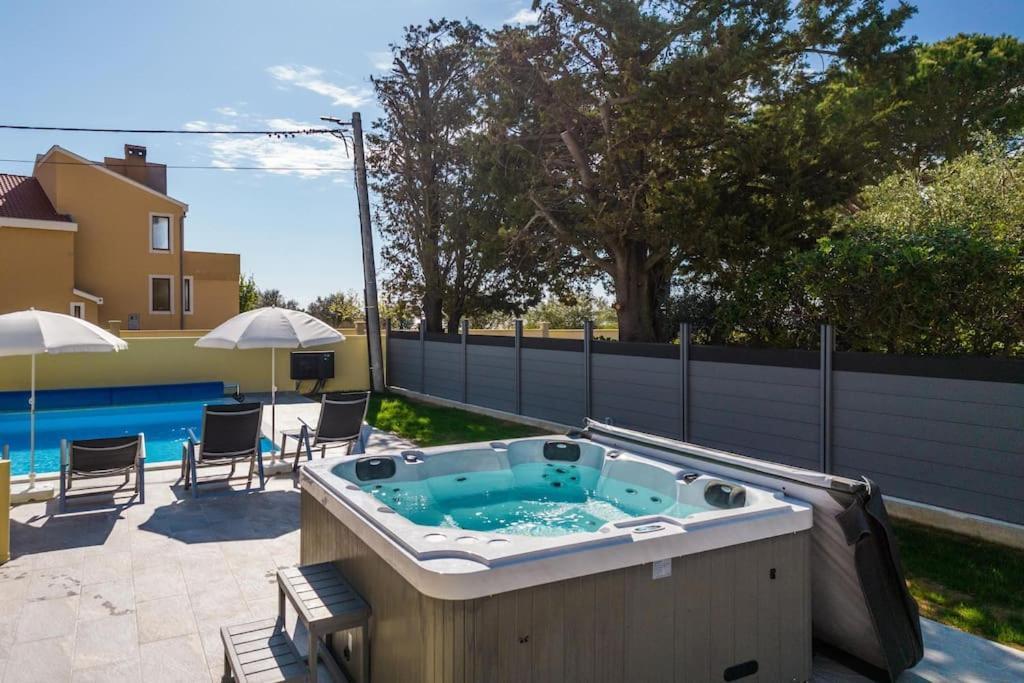 Villa Mattina, With Heated Pool And Jacuzzi Privlaka  Kültér fotó