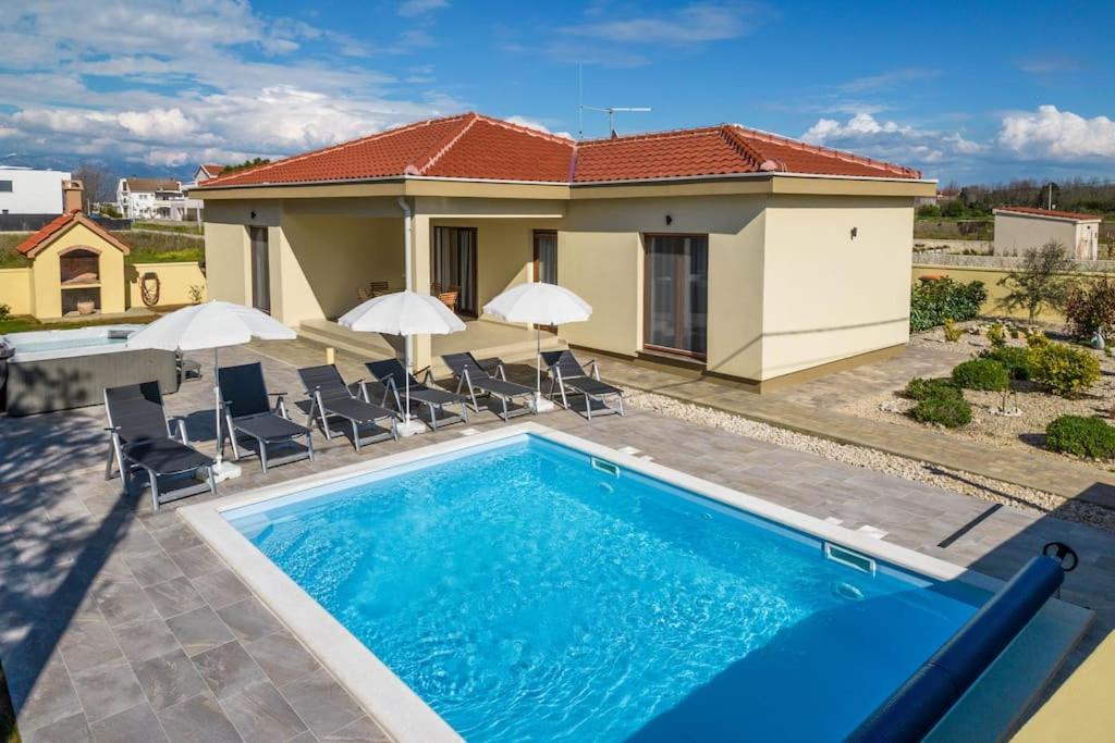 Villa Mattina, With Heated Pool And Jacuzzi Privlaka  Kültér fotó