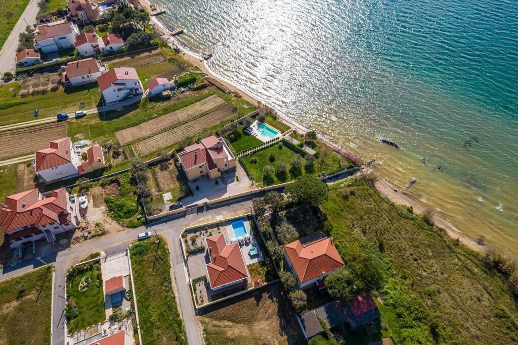 Villa Mattina, With Heated Pool And Jacuzzi Privlaka  Kültér fotó