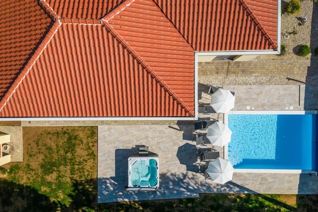 Villa Mattina, With Heated Pool And Jacuzzi Privlaka  Kültér fotó