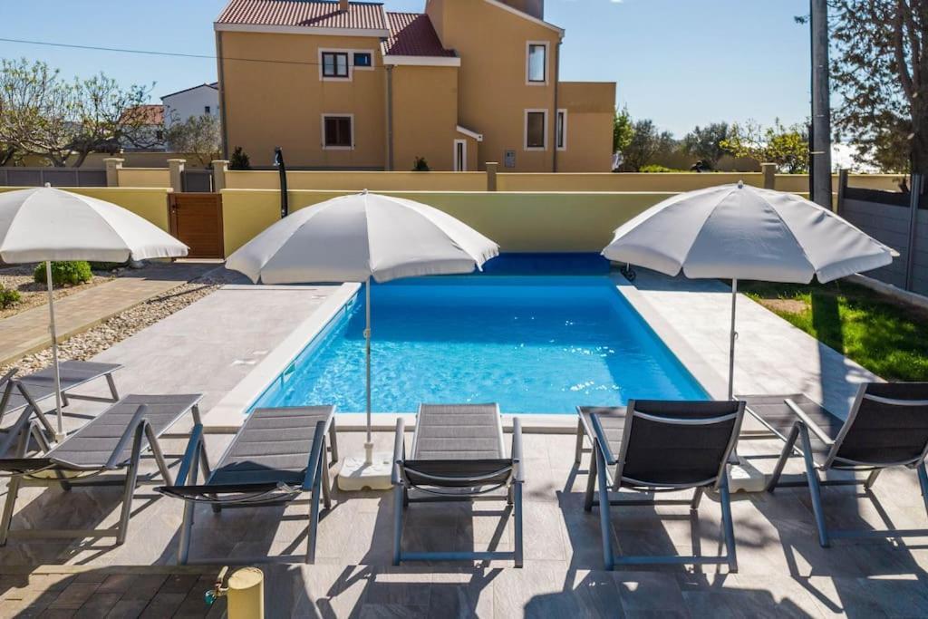 Villa Mattina, With Heated Pool And Jacuzzi Privlaka  Kültér fotó