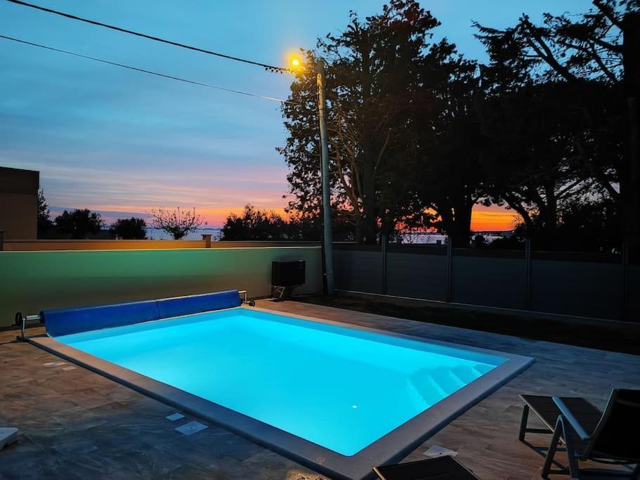 Villa Mattina, With Heated Pool And Jacuzzi Privlaka  Kültér fotó