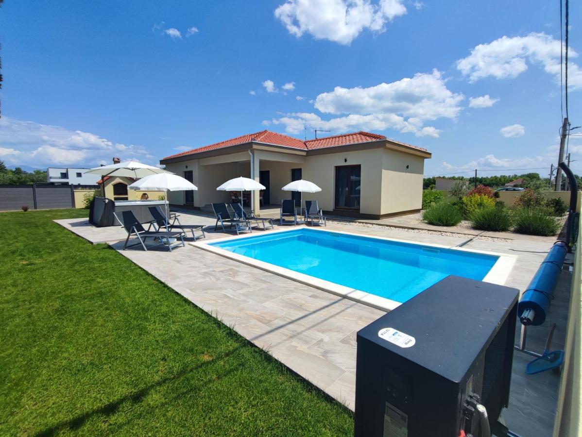Villa Mattina, With Heated Pool And Jacuzzi Privlaka  Kültér fotó
